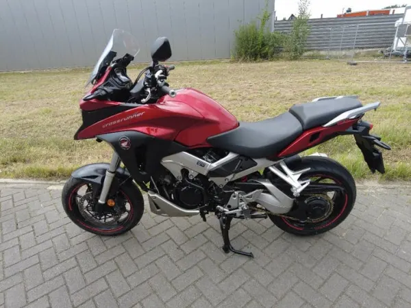2017 Honda VFR800X Crossrunner 2017 met Voor en Zijschade - € 2.750 (1/1)