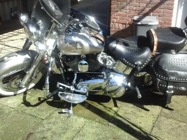 2005 Harley-Davidson FLSTC Heritage Classic Zilver Pearl - €8,500 · Bidding (1/1)