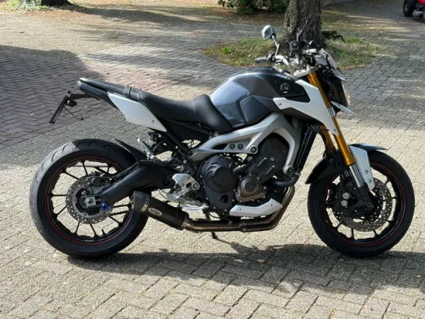 Bouwjaar onbekend Yamaha MT 09 - € 5.949 · Bieden (1/1)