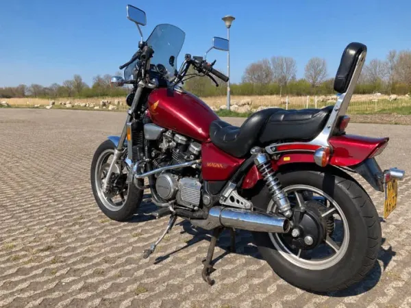 1986 Honda VF 700 - € 1.300 · Bieden (1/1)