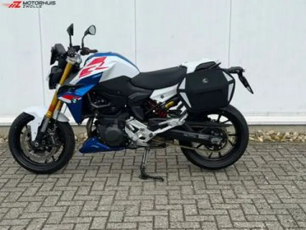2023 BMW F 900 R (bj 2023) 1.716 km - €10,450 (1/1)