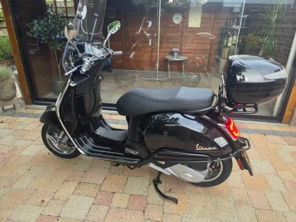2024 Vespa GTS 125 - € 5.950 · Bieden (1/1)