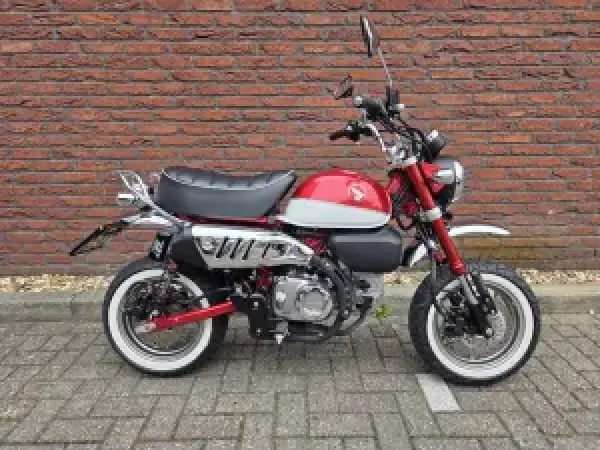 2021 Honda Monkey Z125 Ro/Wit - € 4.500 (1/1)