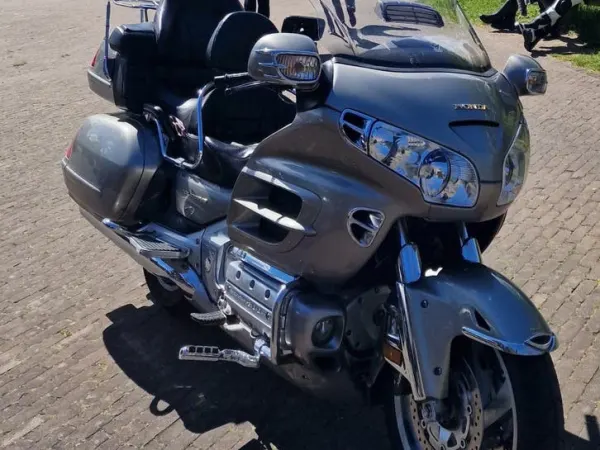 2003 Honda gl 1800 Goldwing - €8,250 · Bidding (1/1)
