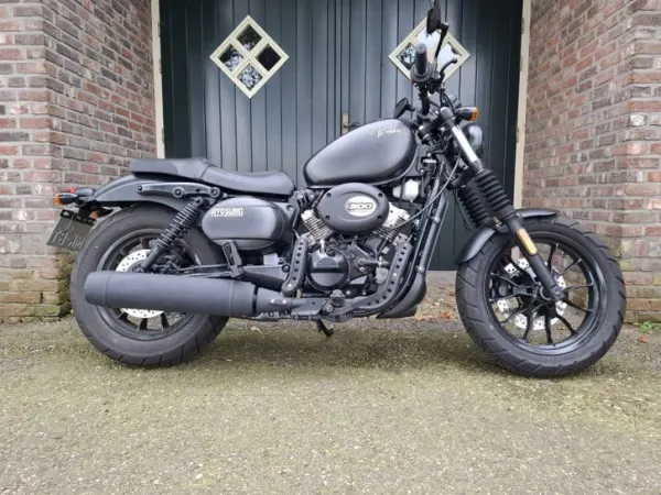 2022 Hyosung gv300 gv 300 Chopper Bobber als Nieuw - € 2.950 (1/1)
