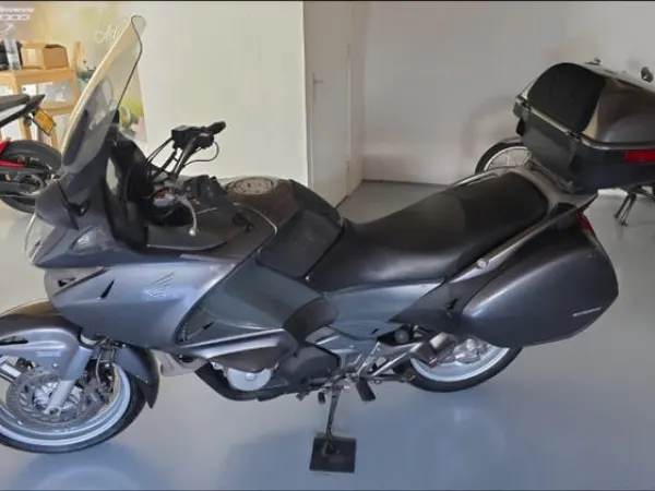 2006 Honda Deauville 700 Weinig km - € 2.750 (1/1)