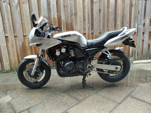 2000 Yamaha FZS 600 - €1,500 (1/1)