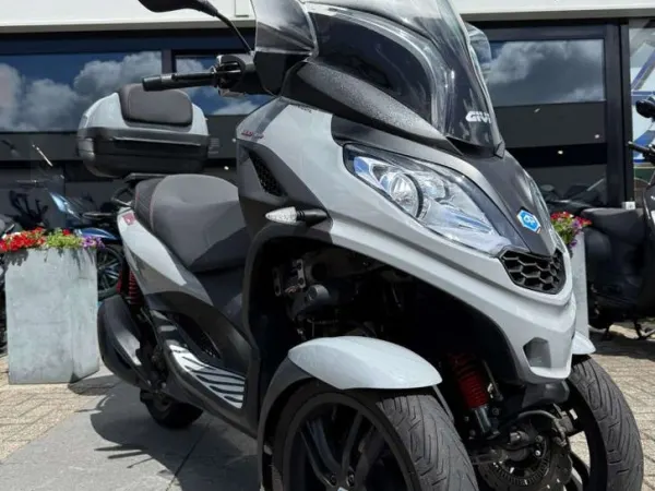 2022 Piaggio MP3 300 - €6,750 (1/1)