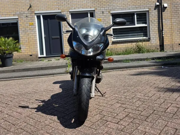 2000 Suzuki GSF 600 - € 1.999 (1/1)