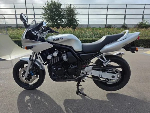 Year unknown Yamaha fzs 600 - €1,950 · Bidding (1/1)