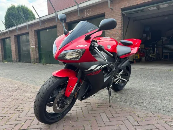 2004 Yamaha YZF-R1 - € 4.000 (1/1)