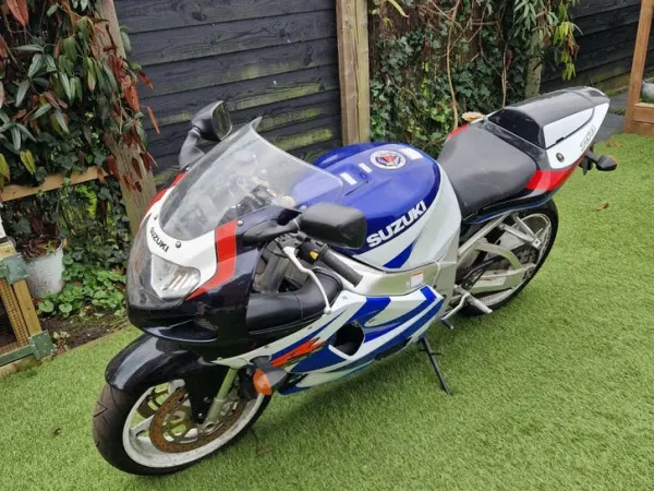 2000 Suzuki Gsxr 750 uit 2000 met Akrapovic Uitlaat - € 2.750 · Bieden (1/1)