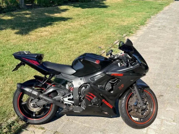 Year unknown Yamaha R6 met Nieuwe banden, Ketting en Beurtje - Bidding (1/1)