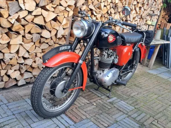 Bouwjaar onbekend BSA C15 en Honda XBR 500 - € 2.250 · Bieden (1/1)