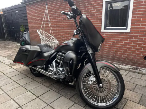 2016 Harley-Davidson Street Glide 110 Screaming Eagle 2016 - € 19.950 · Bieden (1/1)