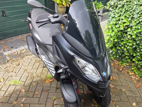 2023 Piaggio MP3 300 - €5,500 (1/1)