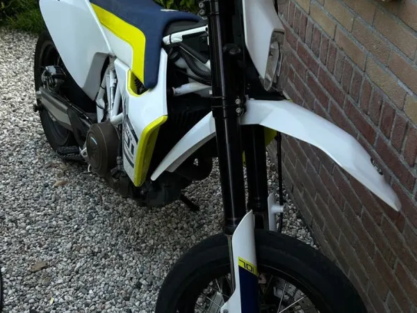 2017 Husqvarna 701 Supermoto SM - € 7.500 · Bieden (1/1)