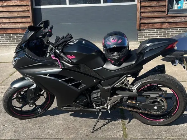 2017 Kawasaki Ninja 300 - €4,500 (1/1)