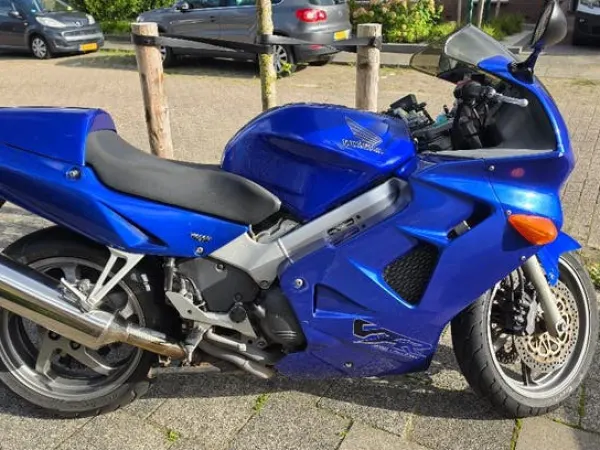 2001 Honda VFR 800 Fi uit 2001 - €1,500 · Bidding (1/1)
