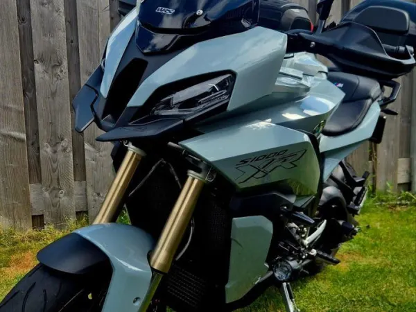 Year unknown BMW S1000XR (2022) 12.287 km | Zeer Compleet - €20,450 · Bidding (1/1)