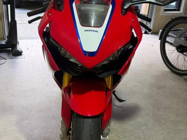2018 Honda CBR 1000 RR Fireblade SP - €18,499 · Bidding (1/1)