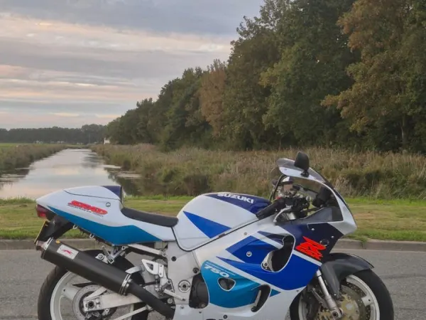 1998 Suzuki Gsxr 750 Srad 1998 Topstaat - € 2.500 · Bieden (1/1)