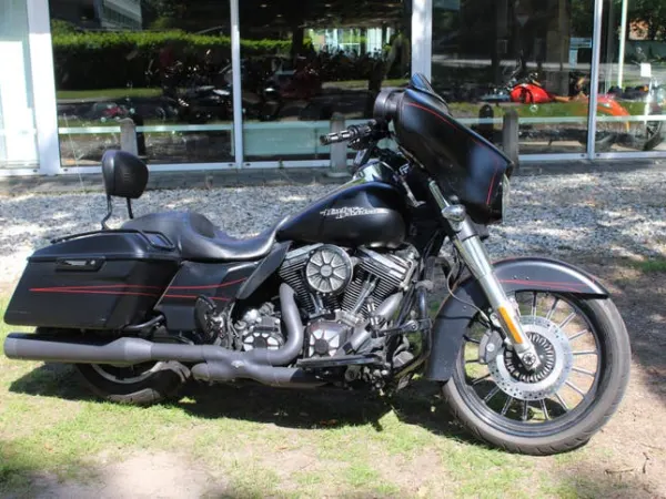 2014 Harley-Davidson Street Glide - €20,500 · Bidding (1/1)
