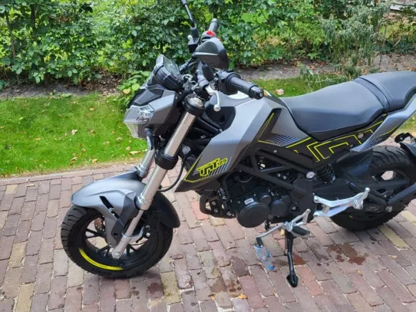 Year unknown Benelli 125 Naked Bike - €2,650 · Bidding (1/1)