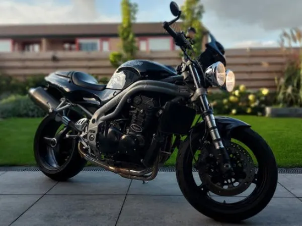 1998 Triumph Speed Triple T509 | 1998 | 40.251 km | Zeer Nette st - €2,795 · Bidding (1/1)
