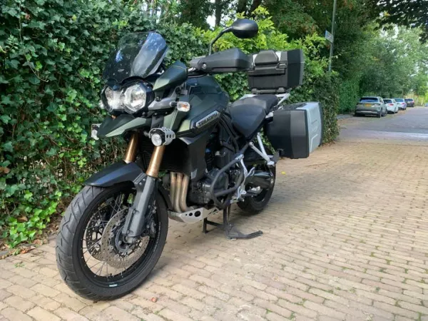 2013 Triumph Tiger Explorer XC-Matt Khaki Green 2013-9.421km! - €9,500 · Bidding (1/1)