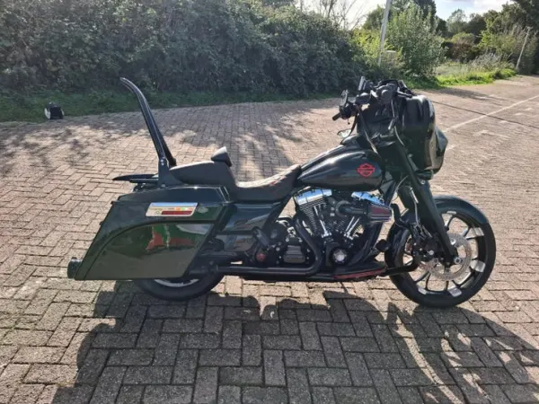 Year unknown Harley-Davidson Street Glide Bagger uit 2015 - €17,450 · Bidding (1/1)