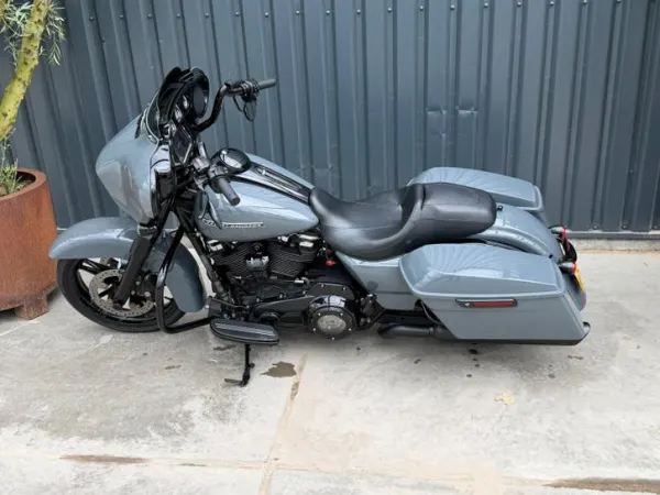 2018 Harley-Davidson Street Glide 107Ci 1746cc BJ2018 - € 18.500 · Bieden (1/1)