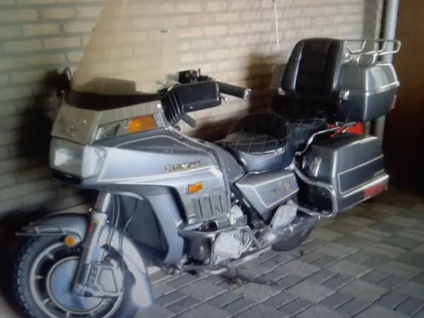 1984 Honda Goldwing 1200 Interstate-Klassieke Toermotor - Bidding (1/1)