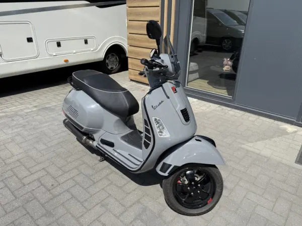 2010 Vespa GTS 300 i.e. Super-Nardo Grijs-Akrapovic - € 3.450 (1/1)