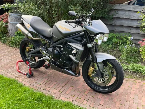 Year unknown Triumph Street Triple - €5,250 · Bidding (1/1)