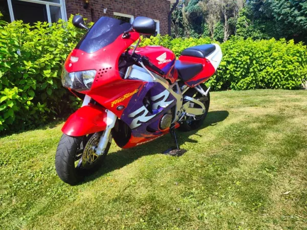 Year unknown Honda Fireblade - €2,300 · Bidding (1/1)