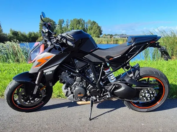2017 KTM 1290 Superduke r 2017 Weinig km's - € 12.750 (1/1)