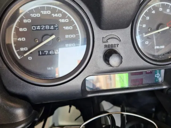 1999 BMW R1100 RT BMW 1999 42000km - €1,800 · Bidding (1/1)