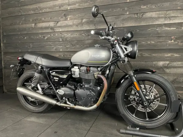2023 Triumph Speed Twin 900 Matt Silve (bj 2023) - € 8.990 (1/1)