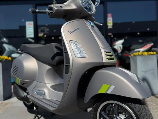 2024 Vespa GTS Supertech HPE 300cc Demo - €6,999 (1/1)
