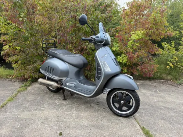 2010 Vespa GTS 300 Super Sport NL Motor | 24.000km | Alarm - € 1.950 (1/1)