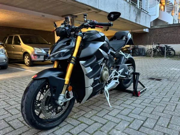 2021 Ducati Streetfighter V4S 2021 Dark Stealth Dealeronderhouden - € 18.950 (1/1)