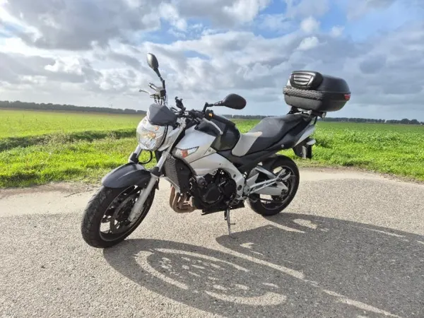 2006 Suzuki GSR 600 inc Topkoffer - Bidding (1/1)