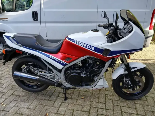 1984 Honda VF 1000 - € 600 (1/1)