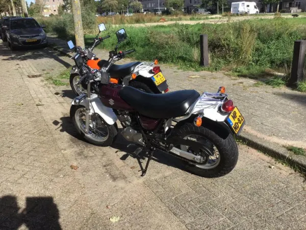 2006 Suzuki RV125 - €2,375 · Bidding (1/1)