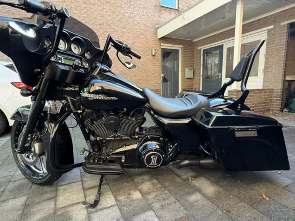 Bouwjaar onbekend Harley-Davidson FLHX Streetglide ‘Black’ - € 15.900 · Bieden (1/1)