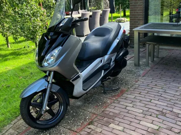 2009 Yamaha X-Max 250. 2009. Weinig km - €1,900 (1/1)