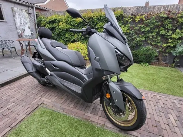 2021 Yamaha Xmax 400 Tech Max (2021) km-stand: 5.564 km - € 5.950 · Bieden (1/1)