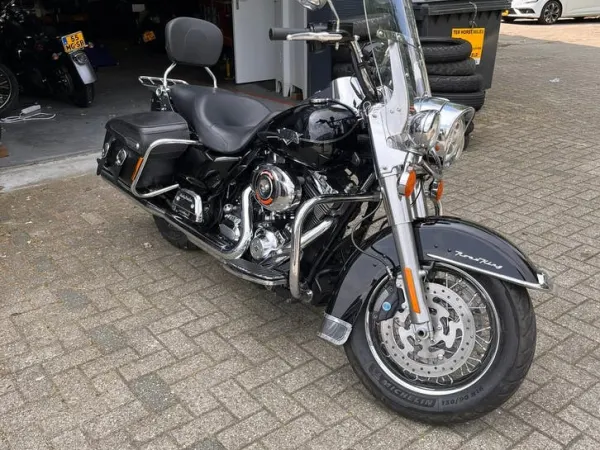 2011 Harley-Davidson Road King - €12,950 · Bidding (1/1)