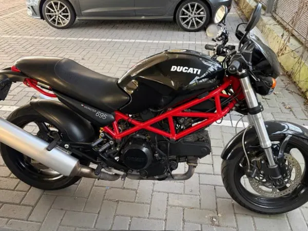 2007 Ducati Monster 695 - €2,250 · Bidding (1/1)